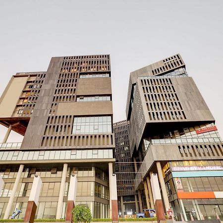 Super Townhouse Rajyash Rise Hotel Sarkhej Екстериор снимка
