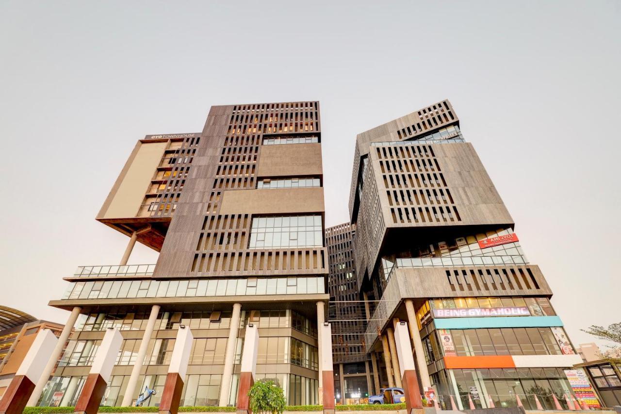 Super Townhouse Rajyash Rise Hotel Sarkhej Екстериор снимка