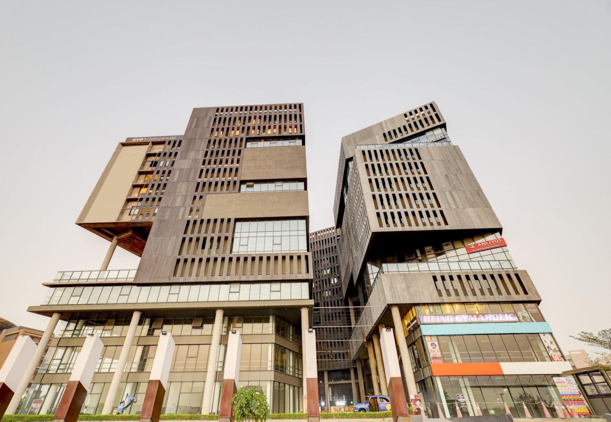 Super Townhouse Rajyash Rise Hotel Sarkhej Екстериор снимка