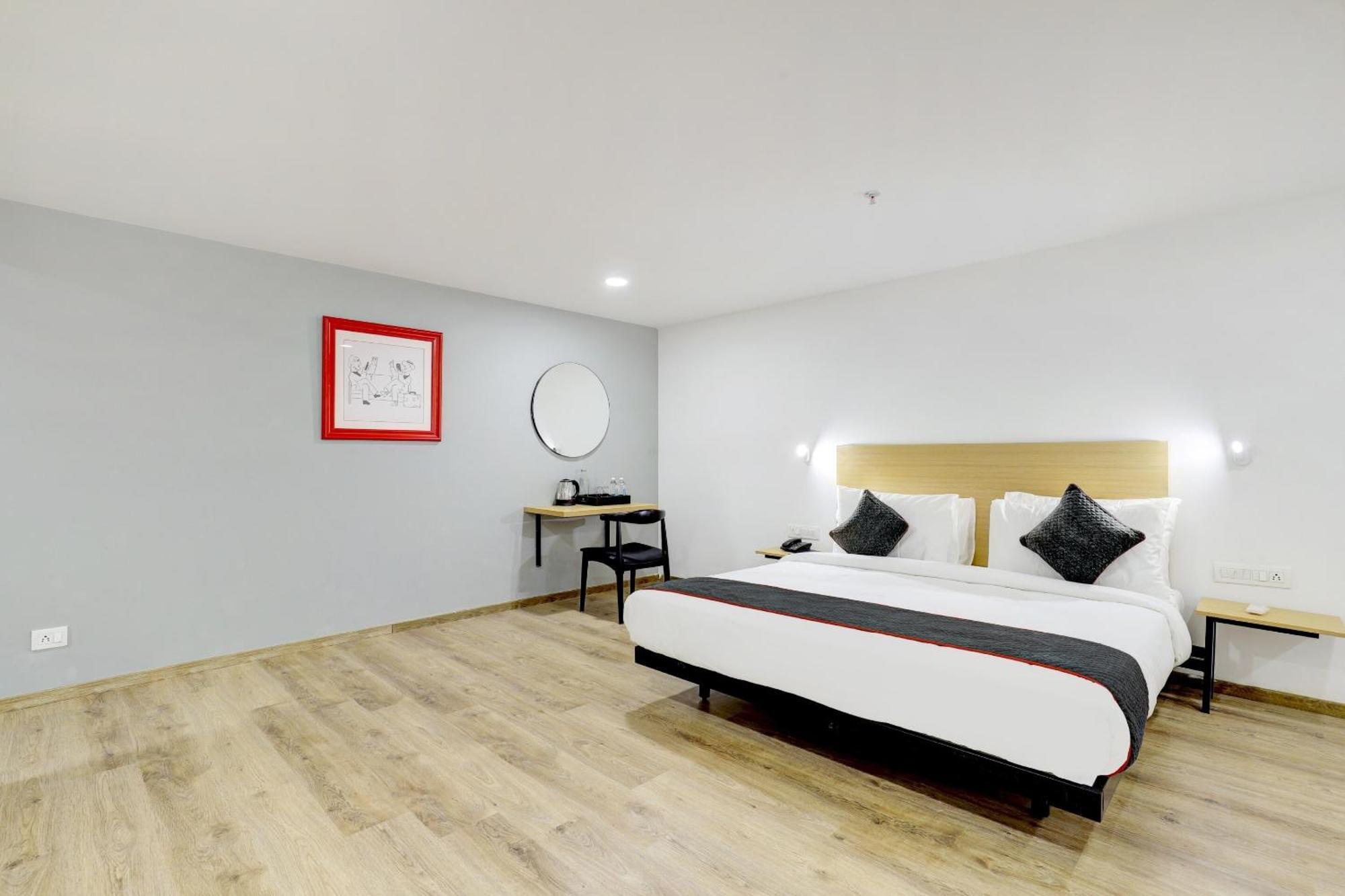 Super Townhouse Rajyash Rise Hotel Sarkhej Екстериор снимка